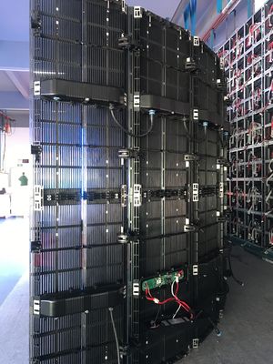 ขนาดโมดูล 250x500 มิลลิเมตร ด้านนอก P10.42 จอ LED เหมาะสําหรับการติดตั้งภายนอก