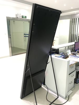 อัตราการปรับปรุงสูง 3840Hz โปสเตอร์ LED จัดแสดงภาพเต็มสี โปสเตอร์ LED กันน้ํากลางแจ้ง
