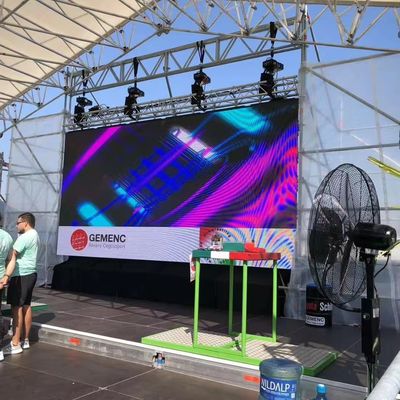 หน้าจอ LED ให้เช่ากลางแจ้งรุ่นใหม่ล่าสุด P1.5625 P1.953 P2.6 มม. 7680 Hz แผงหน้าจอโค้งสำหรับงานแสดงบนเวทีและเครื่องโฆษณากลางแจ้ง