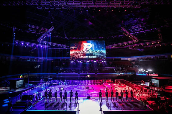 500x500mm Outdoor Rental LED Wall Display P3.91 การสับสนแบบไร้สาย LED Video Screen Stage Background LED Pane การสับสนแบบไร้สาย