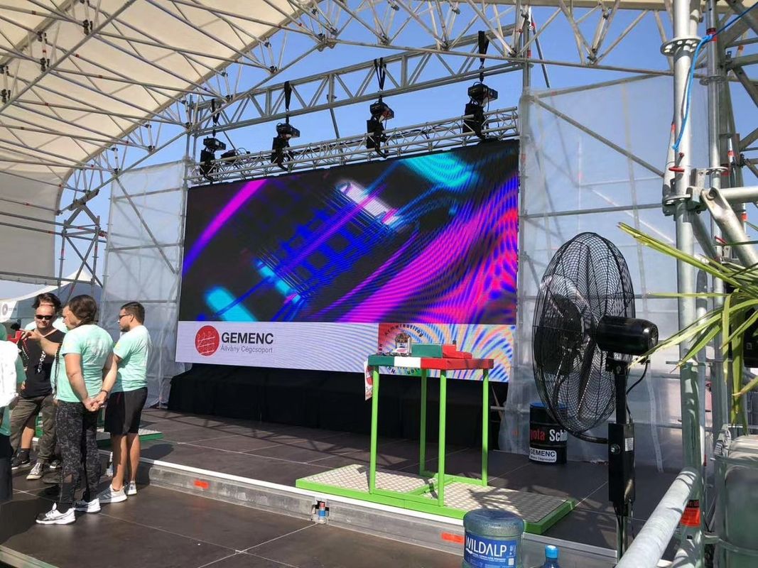 P2.6 P 2.976 P3.91mm กิจกรรม เช่าจอแสดงผล LED ป้ายแสดงผลภายนอก บริการด้านหน้าเต็ม พร้อมเครื่องป้องกันมุม
