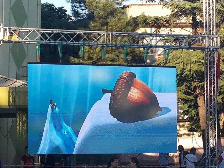กลางแจ้ง HD Fine Pixel Pitch Rental P1.953mm จอ LED สําหรับคอนเสิร์ตและกิจกรรม