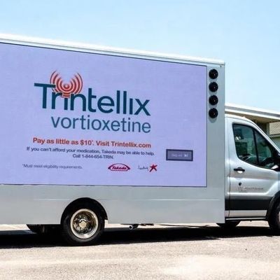 จีซีแอล จัดจําหน่ายรถตู้โฆษณาภายนอก รถตู้รถตู้ P6 6500 นิท ความสว่าง