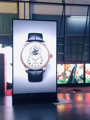 ราคาดี โปสเตอร์ LED ความละเอียดสูง 2-4K กันน้ำ IP65 สำหรับภายนอกอาคาร พร้อมความสว่าง 5500-6500nits สำหรับการแสดงผลโฆษณา ออนไลน์
