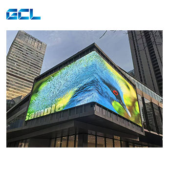 จอแสดงผล LED ประกาศกลางแจ้ง IP65 กันน้ํา 8000 Nits ความสว่างและการออกแบบ 45 ° Beveled สําหรับผลกระทบ 3 มิติตาเปล่า