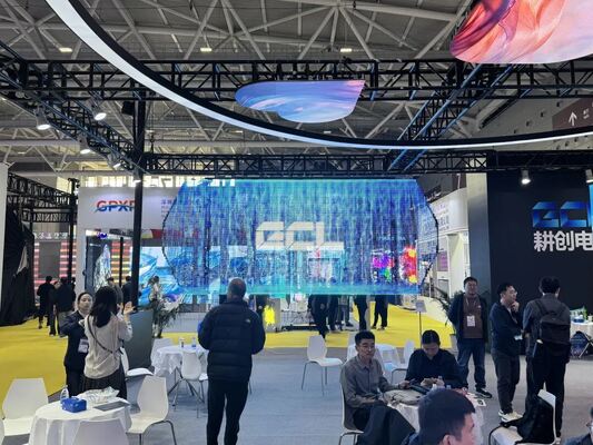 หน้าจอ LED หน้าโปร่งภายนอก มีความสว่าง 10,000 Nits, ป้องกัน IP65, และการออกแบบเบา P25mm P31.25mm